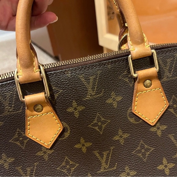Louis Vuitton Alma - Picture 8 of 11
